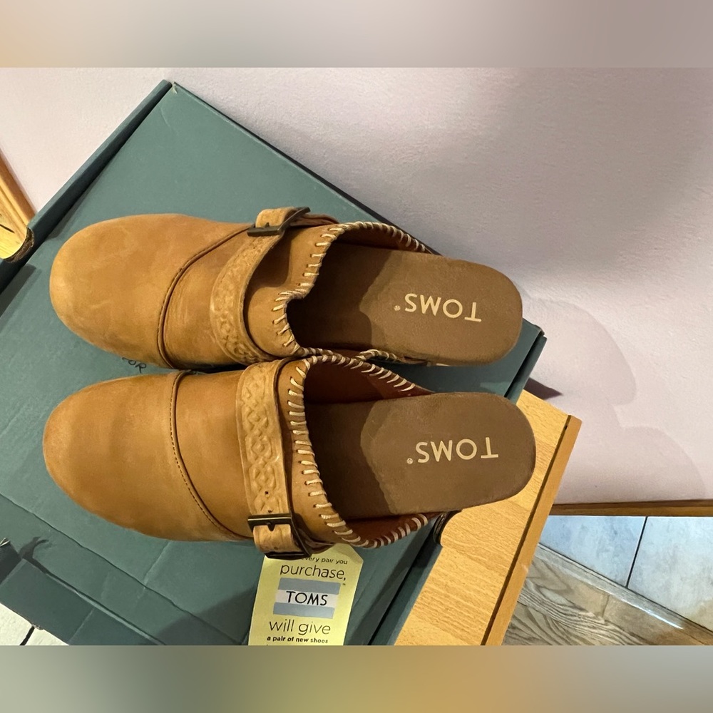 Toms